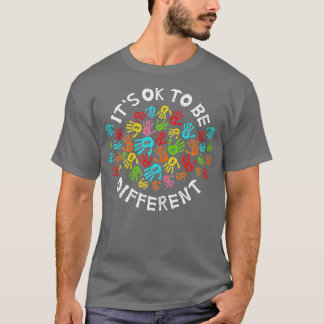 Het is oké om een andere maand van autisme te zijn t-shirt