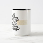 Het is oké om niet oké te zijn tweekleurige koffiemok (Center)