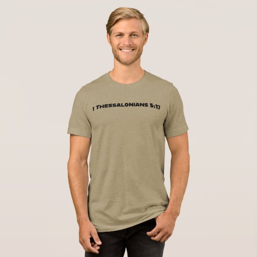 Het is oké om te bidden en te poepen Tri-Blend shirt (Voorkant volledig)