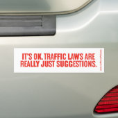 Het is oké. VERKEERSRECHTEN ZIJN ECHT ALLEEN VOORS Bumpersticker (Op auto)