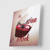Het is om uur wijn vierkante klok (Hoek)