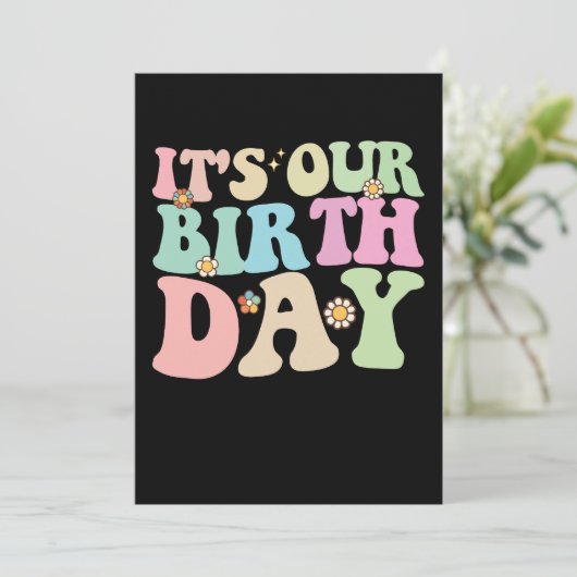 Het is onze verjaardag tweeling Groovy Retro Kaart (Staand voorkant)