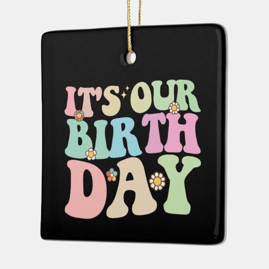 Het is onze verjaardag tweeling Groovy Retro Keramisch Ornament (Links)