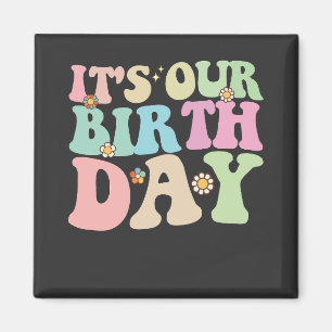 Het is onze verjaardag tweeling Groovy Retro Magneet