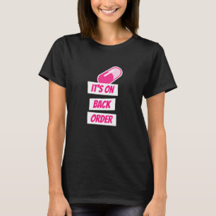 Het is op achterstand apotheek humor t-shirt