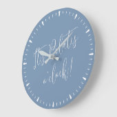 Het is Pilates O' Clock Fun Blue Script Workout Ti Grote Klok (Hoek)