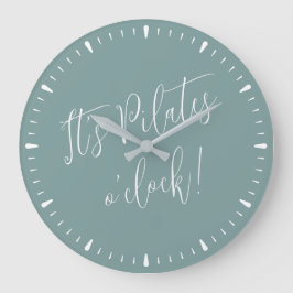 Het is Pilates O' Clock Fun Green Script Wall Cloc Grote Klok