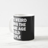 Het is raar om even oud te zijn als oude mensen Gr Koffiemok (Voorkant links)