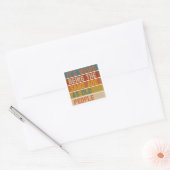 Het is raar om even oud te zijn als oude mensen Re Vierkante Sticker (Envelop)