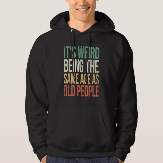 Het is raar om even oud te zijn als oude mensen  S Hoodie (Voorkant)