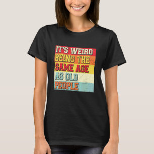 Het is raar om even oud te zijn als oude mensen vi t-shirt