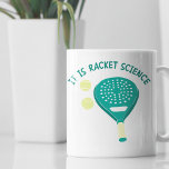 Het is Racket Science Funny Padel Tennis Koffiemok<br><div class="desc">Show van je liefde voor het spelen van padel met deze grappige mok. De slogan IT IS RACKET SCIENCE staat in blauwgroen letters boven een afbeelding van een padel tennisracket en ballen. De afbeelding en de slogan verschijnen aan beide zijden van deze mok.</div>