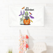 Het is Showtime Grappige Halloween Spandoek (Insitu)