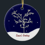 Het is Sneeuwen... Keramisch Ornament<br><div class="desc">Origineel grafisch ontwerp voor deze versiering. Maakt een prachtige pakketdecoratie — voeg gewoon de lintkleur van je keuze toe. De versiering maakt ook een geweldig cadeau voor de winter of gebruik als een grote ritssluiting op je jasje. Je kunt deze versiering personaliseren of GalerijVisage vragen om je gratis aan te...</div>