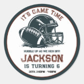 Het is speeltijd! Kick off football verjaardag kin Ronde Sticker (Voorkant)