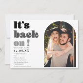 Het is terug op zwarte manuscriptfoto sparen de da save the date (Voorkant)