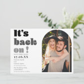 Het is terug op zwarte manuscriptfoto sparen de da save the date (Staand voorkant)