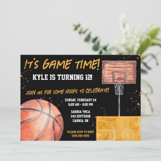 Het is tijd voor het spel! Basketbal thema verjaar Kaart (Staand voorkant)