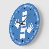 Het is tijd voor uw chiropractische aanpassing grote klok (Hoek)