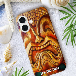 Het is Tiki Time Hawaii Wood Face Fun Retro Foto iPhone 16 Hoesje