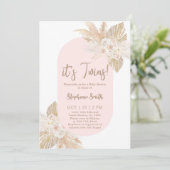 Het is Twins Boho Pampas Baby shower Girl Uitnodig Kaart (Staand voorkant)