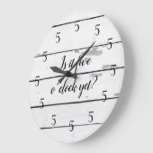 Het is vijf uur, maar de scheepsklok is groot grote klok (Hoek)