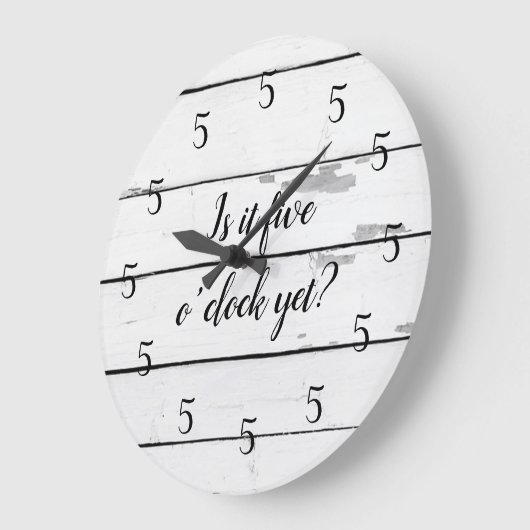 Het is vijf uur, maar de scheepsklok is groot grote klok (Hoek)