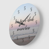 Het is vijf uur op een plek waar de zonsondergang grote klok (Hoek)