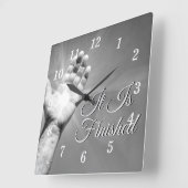 Het is voltooid grijswaardenwandklok vierkante klok (Hoek)
