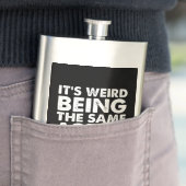 Het is vreemd dat het dezelfde leeftijd heeft als  flacon (Voorbeeld)