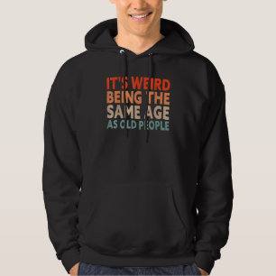 Het is vreemd dat het dezelfde leeftijd heeft als  hoodie