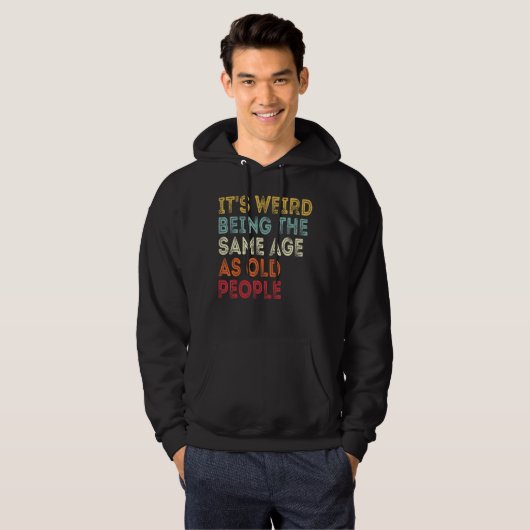 Het is vreemd dat het dezelfde leeftijd heeft als  hoodie (Voorkant volledig)