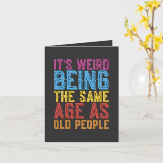 Het is vreemd dat het dezelfde leeftijd heeft als kaart (Gele Bloem)