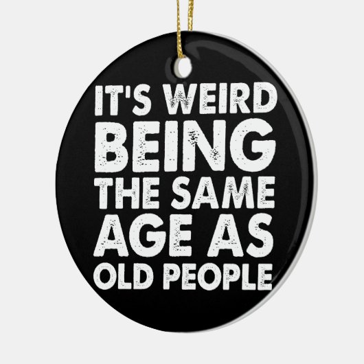 Het is vreemd dat het dezelfde leeftijd heeft als keramisch ornament (Links)