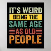 Het is vreemd dat het dezelfde leeftijd heeft als poster (Voorkant)