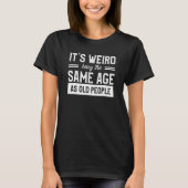Het is vreemd dat het dezelfde leeftijd heeft als t-shirt (Voorkant)