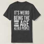 Het is vreemd dat het dezelfde leeftijd heeft als t-shirt (Design voorkant)