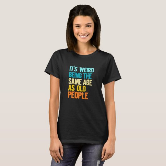 Het is vreemd dat het dezelfde leeftijd heeft als t-shirt (Voorkant volledig)