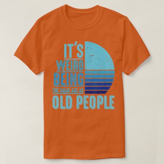 Het is vreemd dat het dezelfde leeftijd heeft als t-shirt (Design voorkant)