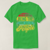 Het is vreemd dat het dezelfde leeftijd heeft als  t-shirt (Design voorkant)