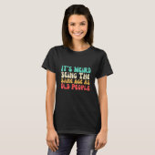 Het is vreemd dat het dezelfde leeftijd heeft als t-shirt (Voorkant volledig)