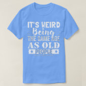 Het is vreemd dat het dezelfde leeftijd heeft als t-shirt (Design voorkant)