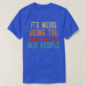 Het is vreemd dat het dezelfde leeftijd heeft als t-shirt (Design voorkant)