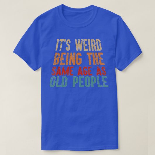 Het is vreemd dat het dezelfde leeftijd heeft als  t-shirt (Design voorkant)