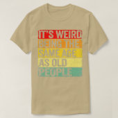 Het is vreemd dat het dezelfde leeftijd heeft als  t-shirt (Design voorkant)