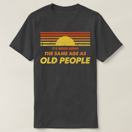 Het is vreemd dat het dezelfde leeftijd heeft als  t-shirt (Design voorkant)