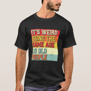 Het is vreemd dat het dezelfde leeftijd heeft als  t-shirt