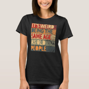 Het is vreemd dat het dezelfde leeftijd is als oud t-shirt