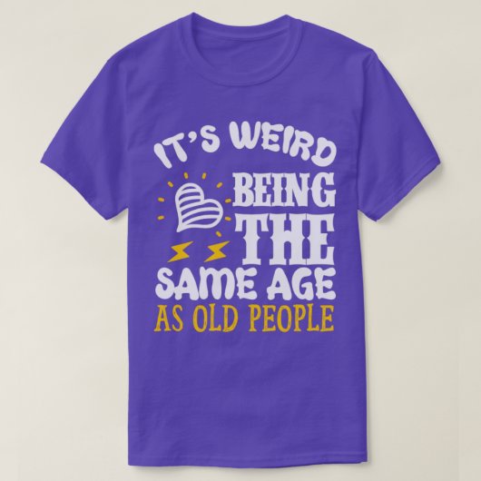 Het is vreemd dat ik de leeftijd van SAme ben als T-shirt (Design voorkant)