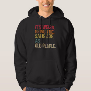 Het is vreemd dat je op dezelfde leeftijd bent als hoodie